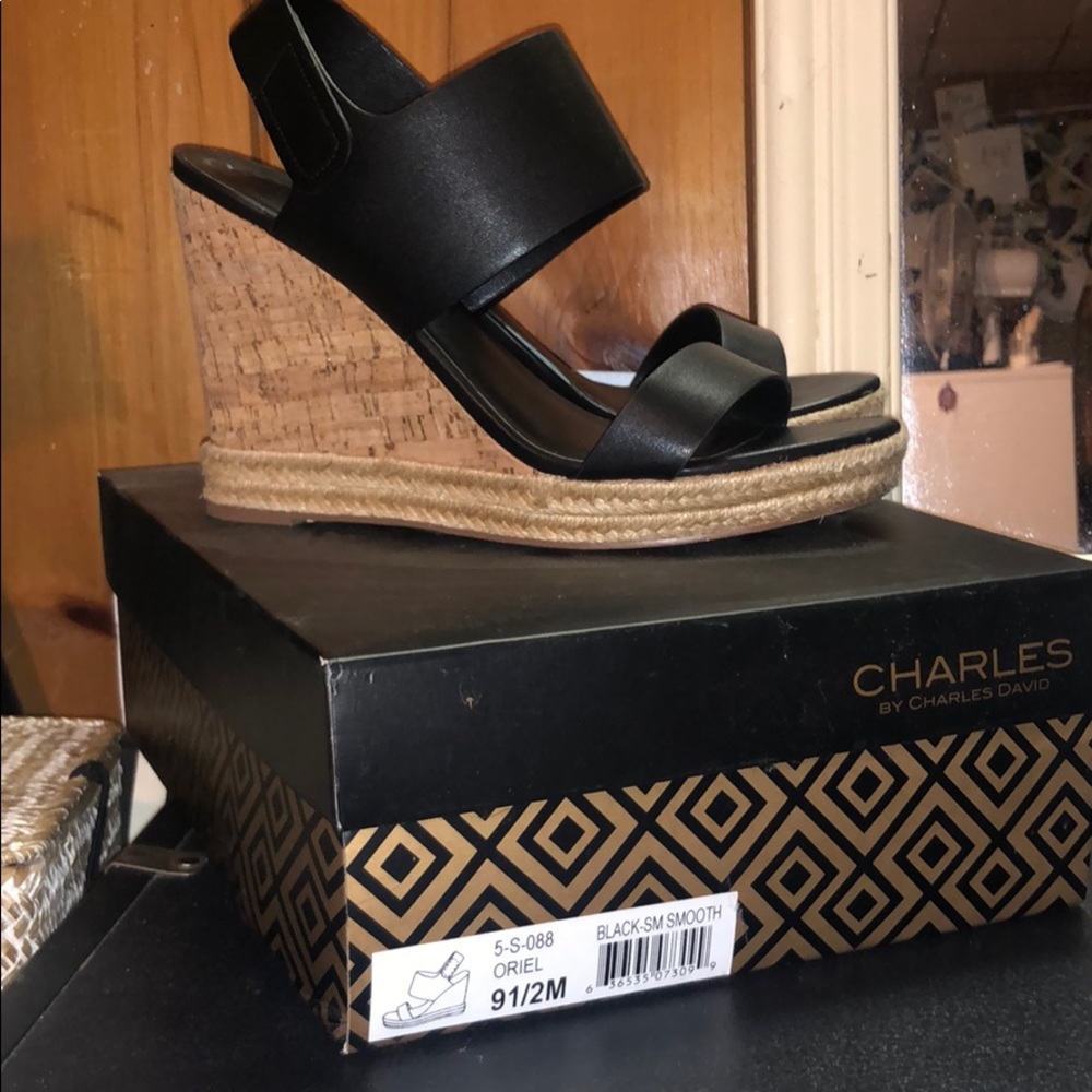 Black wedges